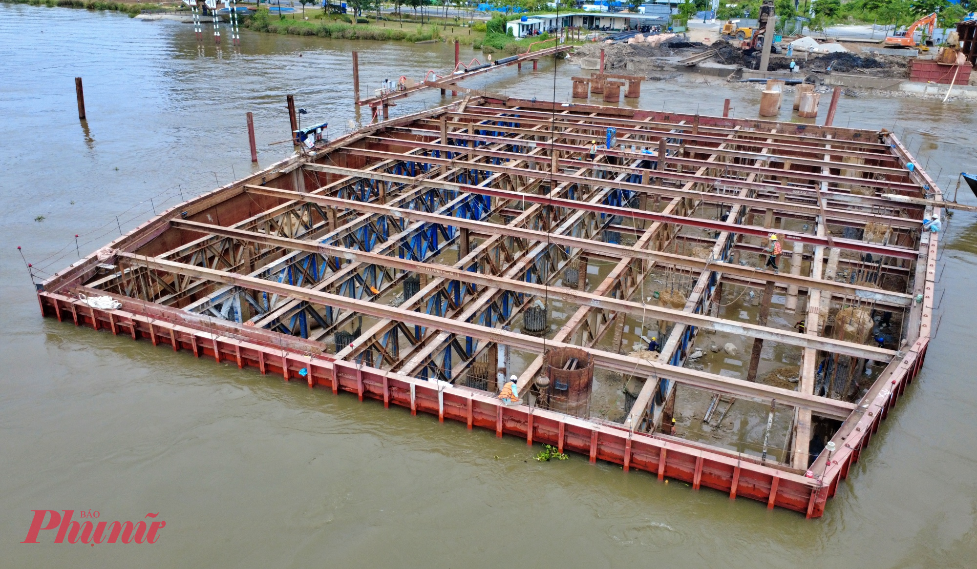 Dù tiến độ còn chậm so với kế hoạch, nhưng với quy mô và thiết kế độc đáo, cầu đi bộ qua sông Sài Gòn khi hoàn thành đựo kỳ vọng sẽ trở thành một trong những công trình mang tính biểu tượng mới của TPHCM, góp phần định hình diện mạo đô thị hiện đại và nâng cao chất lượng không gian công cộng ven sông.