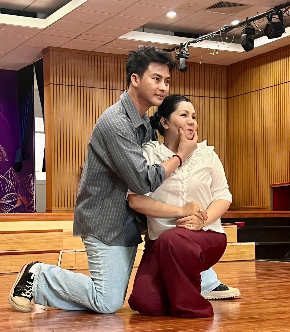 NSƯT Võ Minh Lâm và NS ƯT Quế Trân trên sàn tập - Ảnh: Ngọc Bích