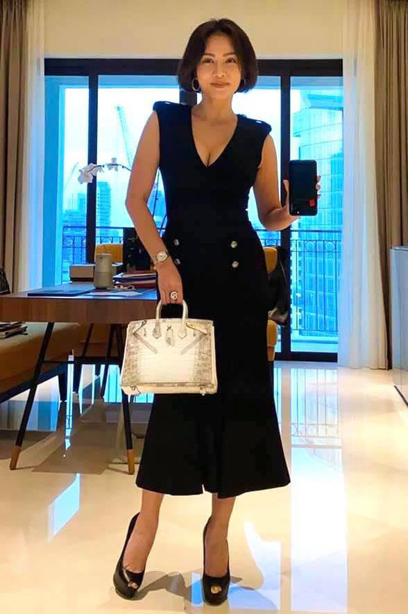 dòng túi Hermès Birkin Matte Himalayan Nilo Crocodile phiên bản không đính kim cương có giá hơn 100.000 USD (khoảng 2,3 tỷ đồng).