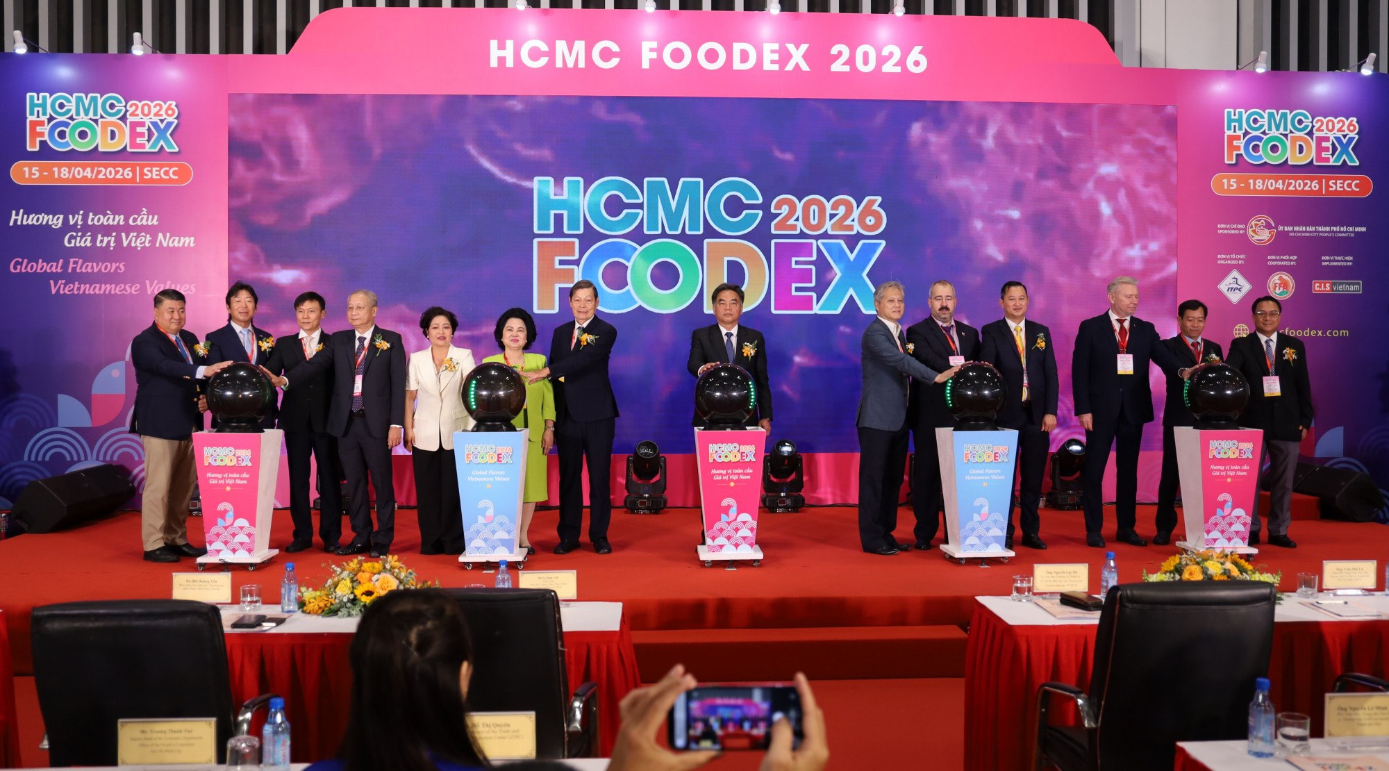 Triển lãm HCMC FOODEX 2026 do Ủy ban Nhân dân Thành phố Hồ Chí Minh chỉ đạo thực hiện, Trung tâm Xúc tiến Thương mại và Đầu tư TP.HCM (ITPC) chủ trì, phối hợp với Hội Lương thực Thực phẩm TP.HCM