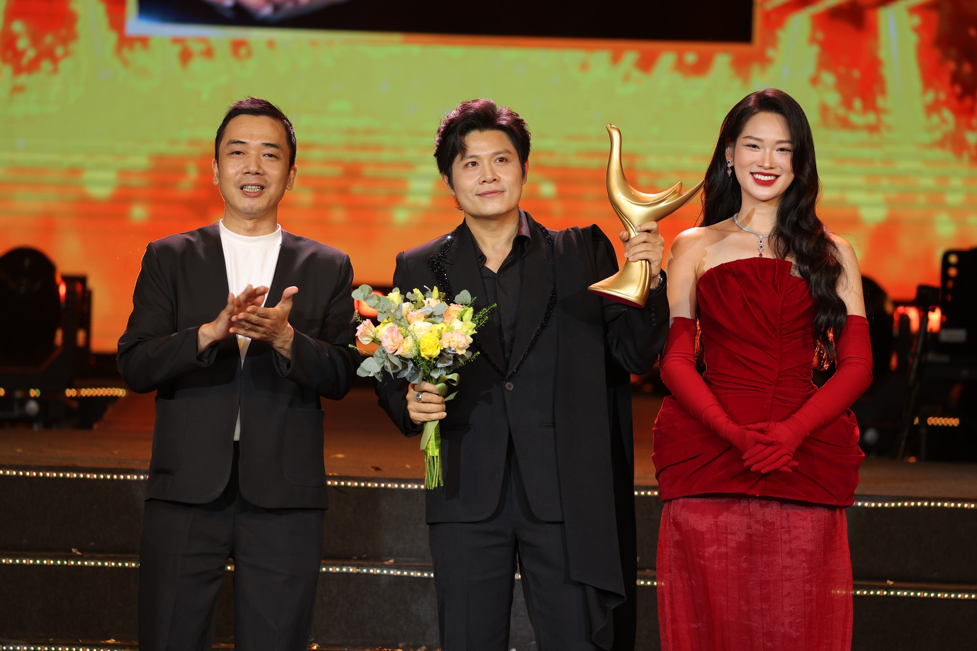 Nhạc sĩ Nguyễn Văn Chung thắng giải Nhạc sĩ của năm