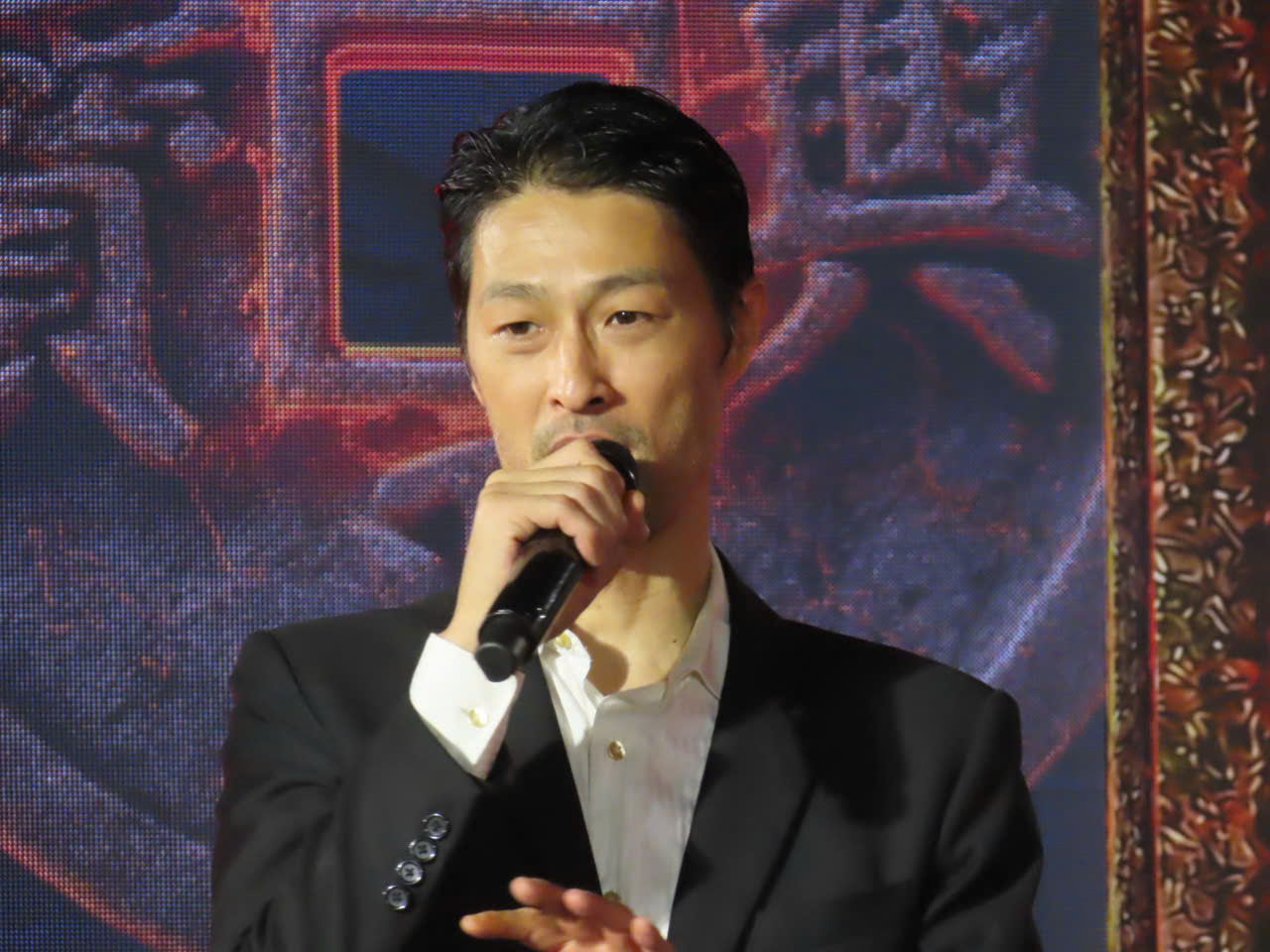 Johhny Trí Nguyễn là đạo diễn hành động và tham gia 1 vai trong phim 