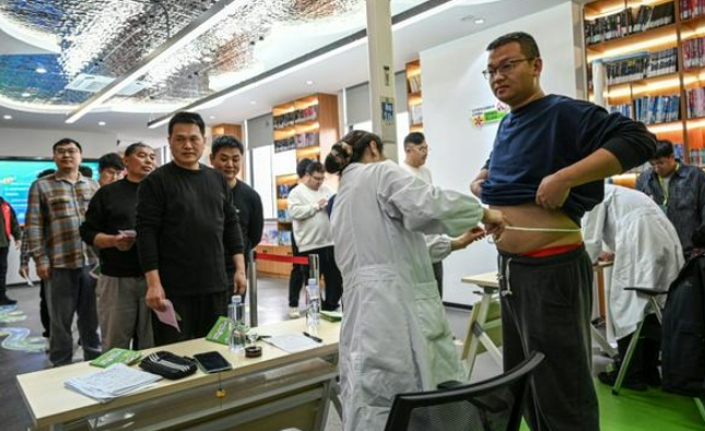 Các nhà tổ chức cho biết hơn 1.000 người giảm béo đã đăng ký tham gia chương trình 'Trao đổi chất béo lấy thịt bò' tại thành phố Vô Tích của Trung Quốc