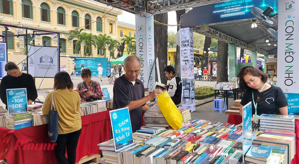 Cùng với đó, các hội sách cũng diễn ra tại hệ thống các đường sách trên địa bàn TPHCM.