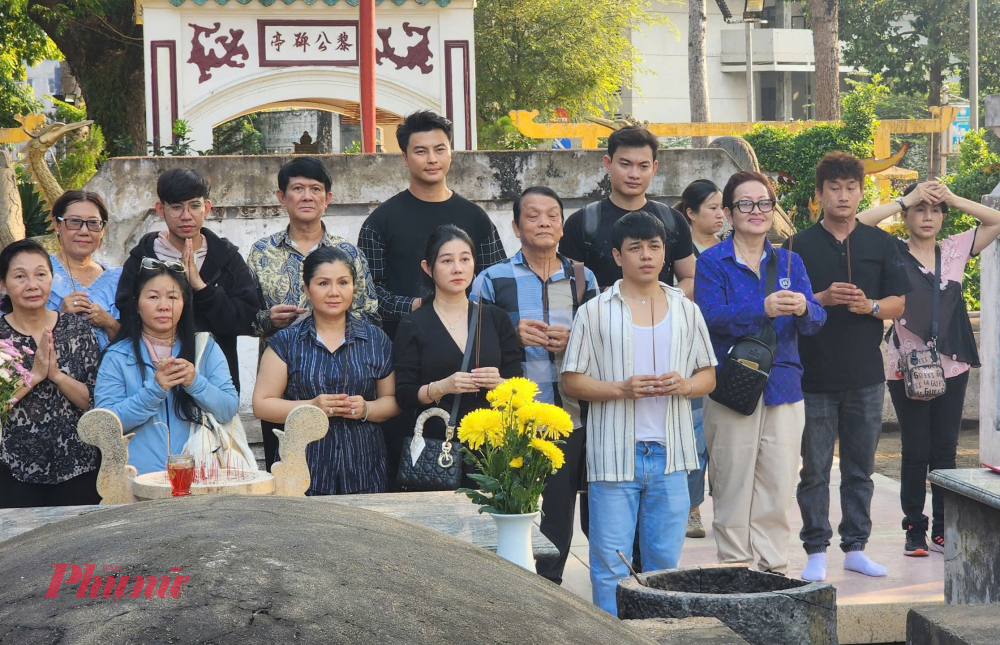 Ê-kíp vở cải lương Đức Tả quân Lê Văn Duyệt - Người mang 9 án tử dâng hương tại Lăng 