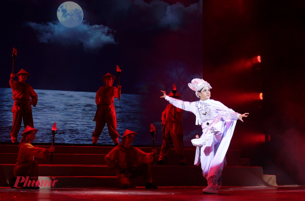 Nghệ sĩ Hoàng Hải trong vai Tả 