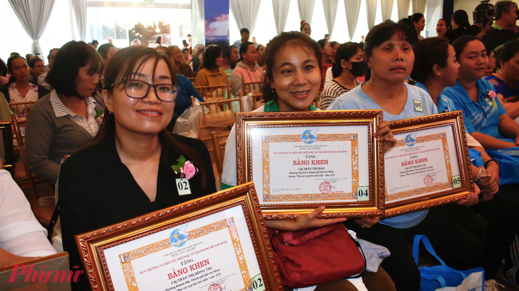 Các gương phụ nữ khuyết tật phấn khởi, hào hứng tham gia chương trình.