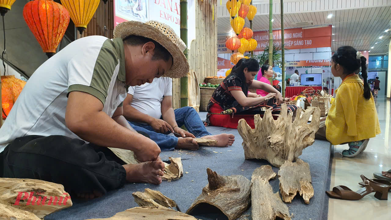 Đến các sản phẩm tiểu thủ công nghiệp tinh xảo