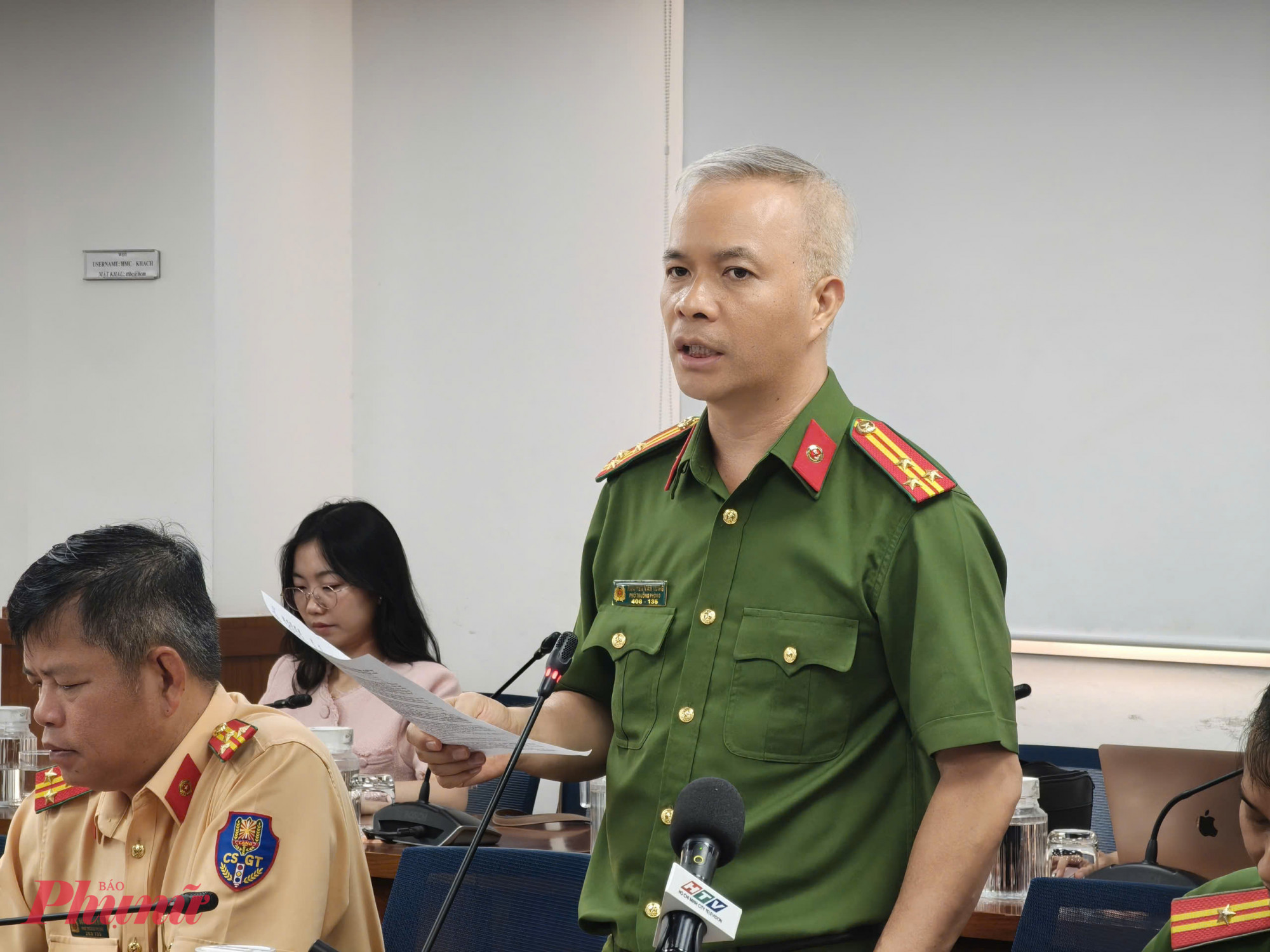 Thượng tá Nguyễn Văn Tùng đã cung cấp thông tin tại buổi họp báo - Ảnh: T.T