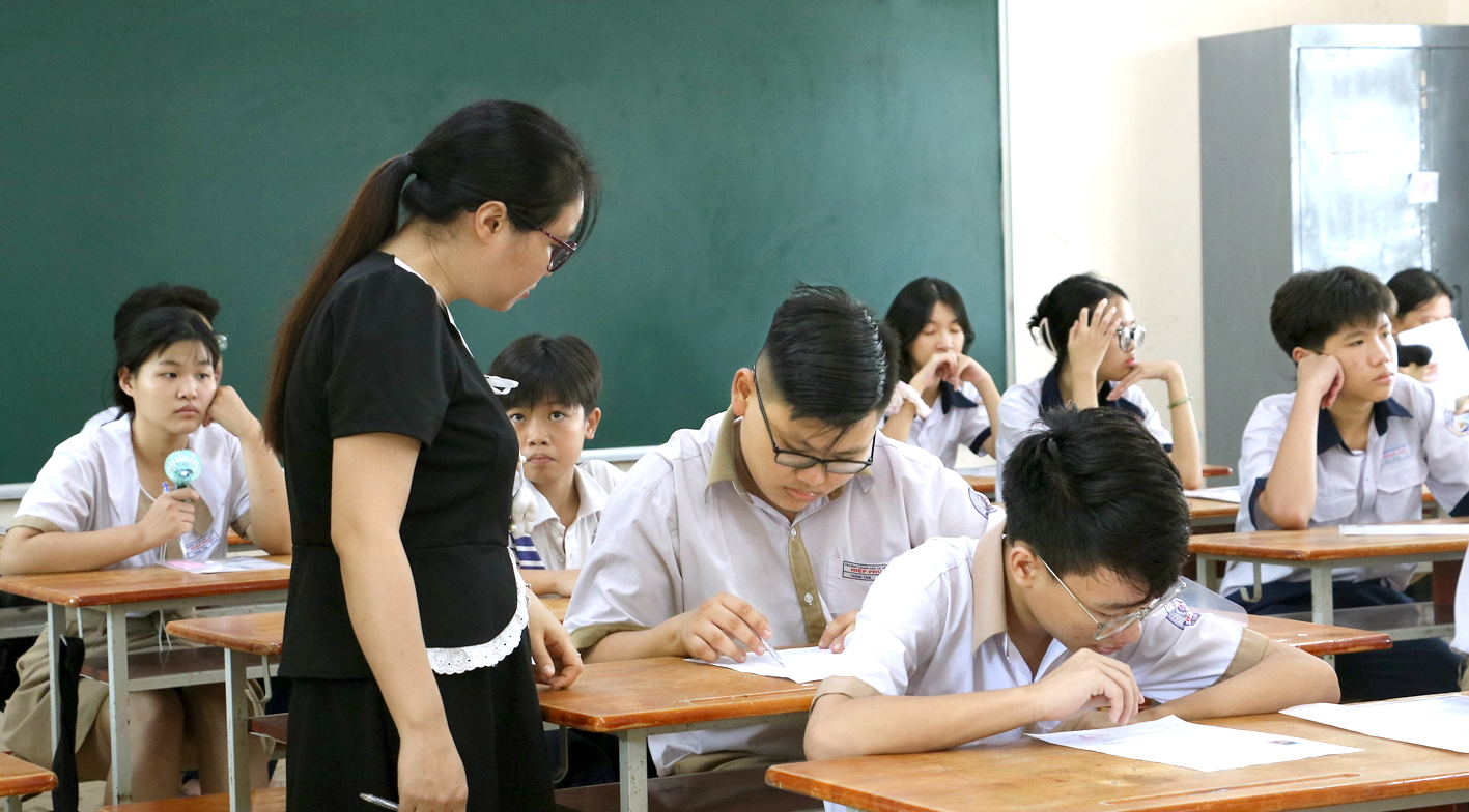 Thí sinh tham gia kỳ thi tuyển sinh lớp Mười năm 2025 tại TPHCM - Ảnh: Trang Thư