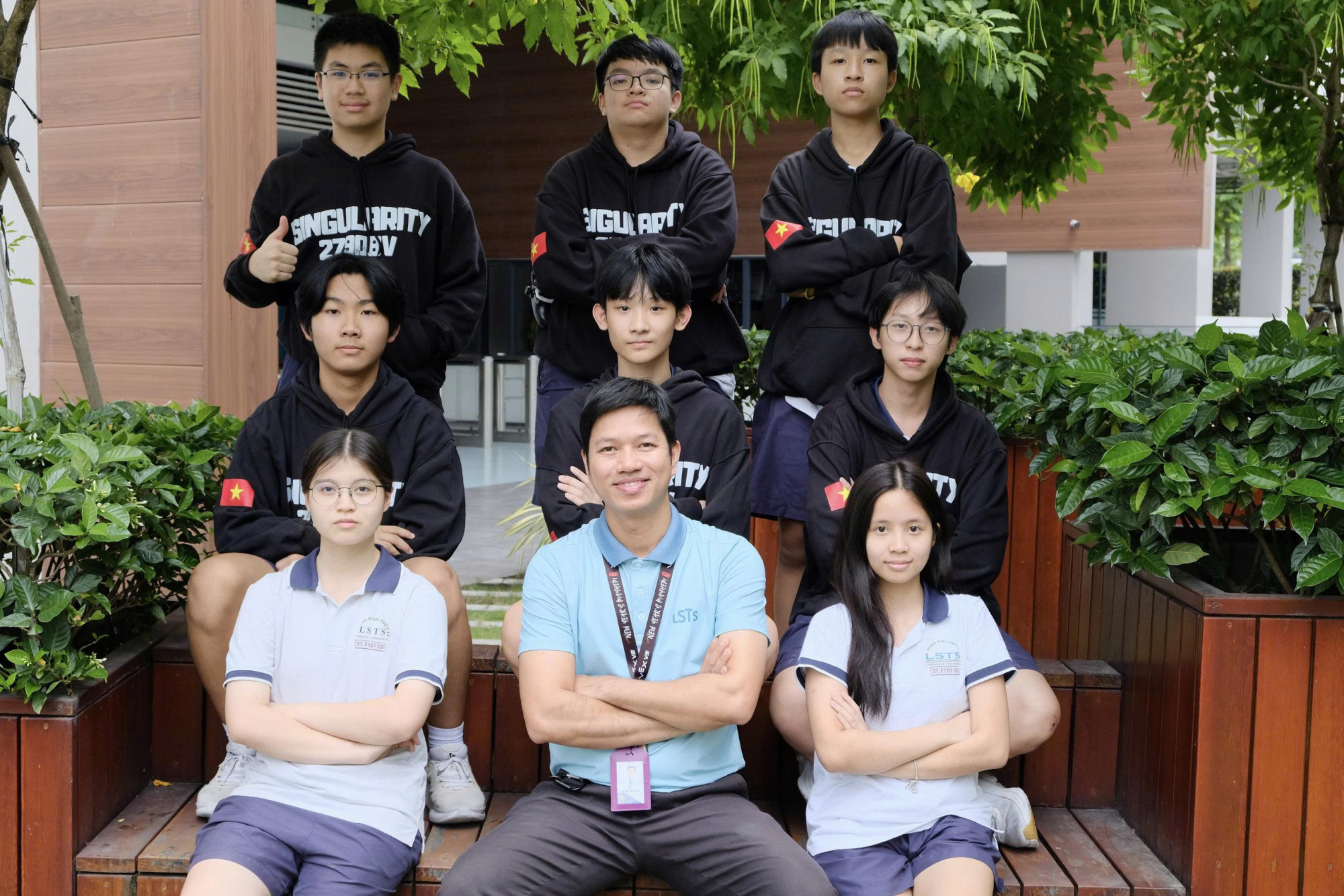 Đội 27908V-Singularity của trường THCS và THPT Đinh Thiện Lý - Ảnh: Nhà trường cung cấp