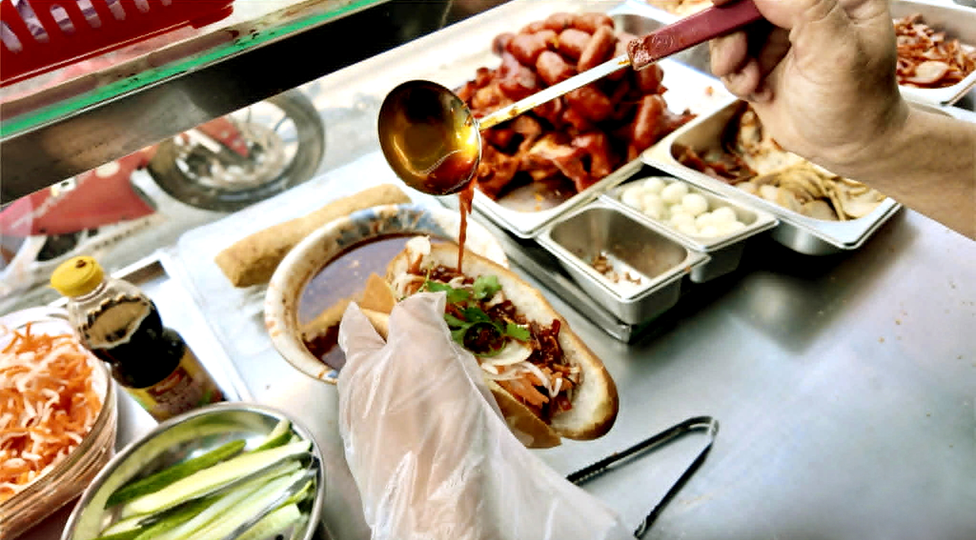 TPHCM sẽ siết chặt quản lý an toàn thực phẩm, nhất là đối với thức ăn đường phố - ẢNH MINH HỌA: QUỐC THÁI