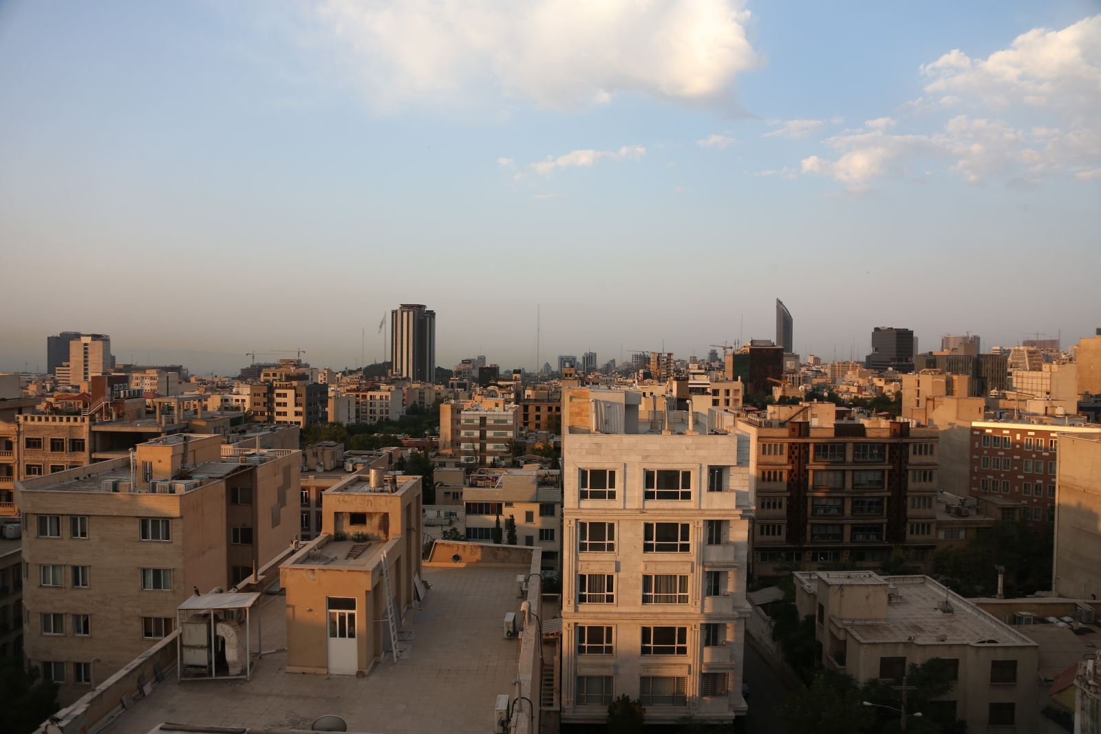 Quang cảnh thủ đô Tehran, Iran ngày 13/6/2025. Ảnh: THX/TTXVN