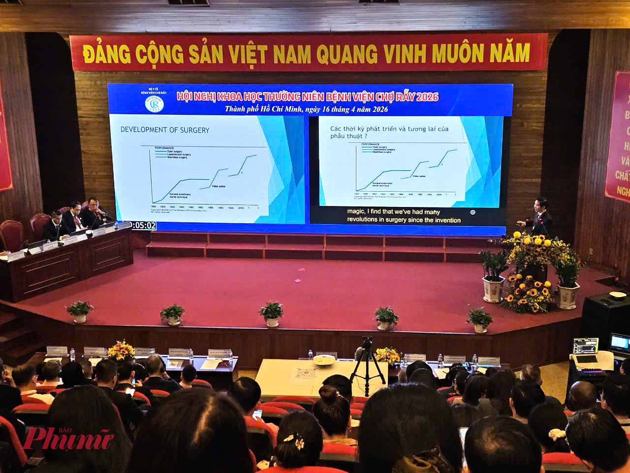 PGS.TS.BS Lâm Việt Trung báo cáo tại hội nghị