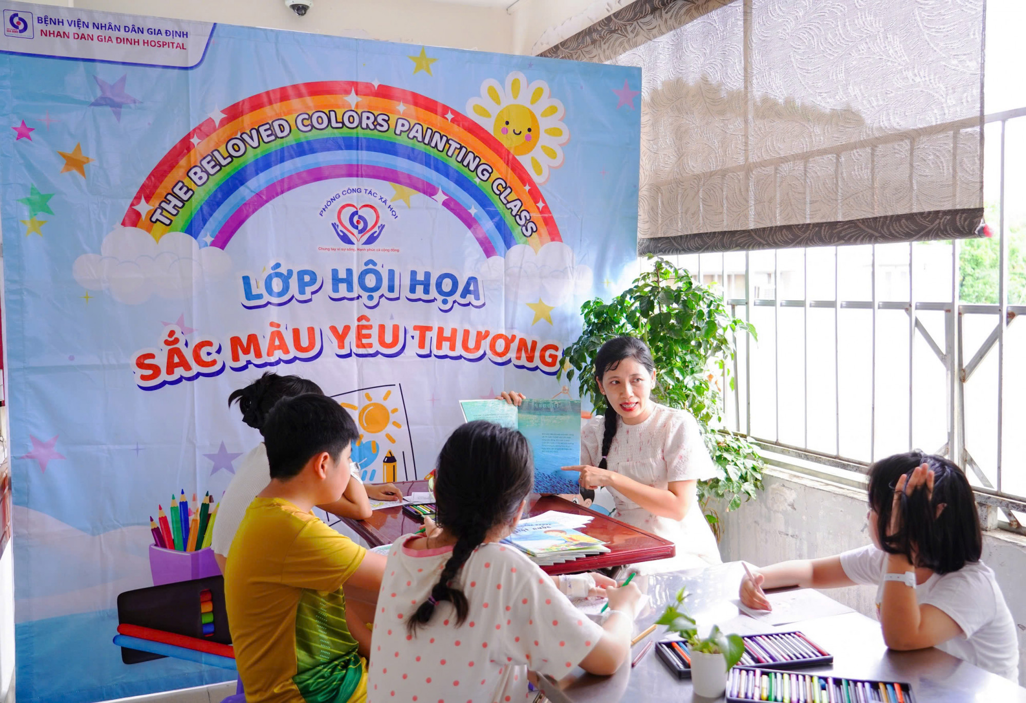 “Vẽ thế giới cổ tích” không chỉ tạo sân chơi bổ ích mà còn góp phần lan tỏa thói quen đọc sách, nuôi dưỡng tâm hồn và tiếp thêm động lực tinh thần tích cực cho các em nhỏ đang điều trị