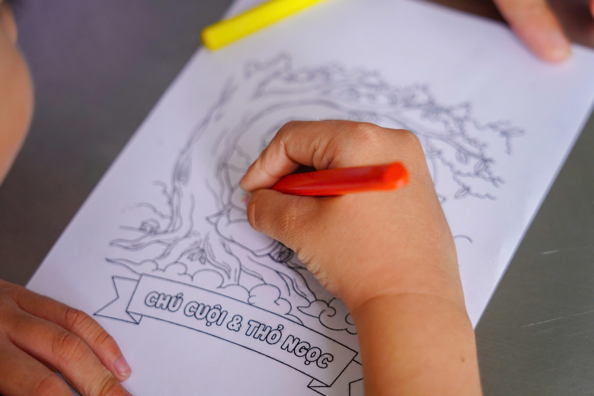 Các em được tự do tô màu những nhân vật quen thuộc trong truyện cổ tích Việt Nam, từ đó khơi gợi trí tưởng tượng và niềm yêu thích đọc sách