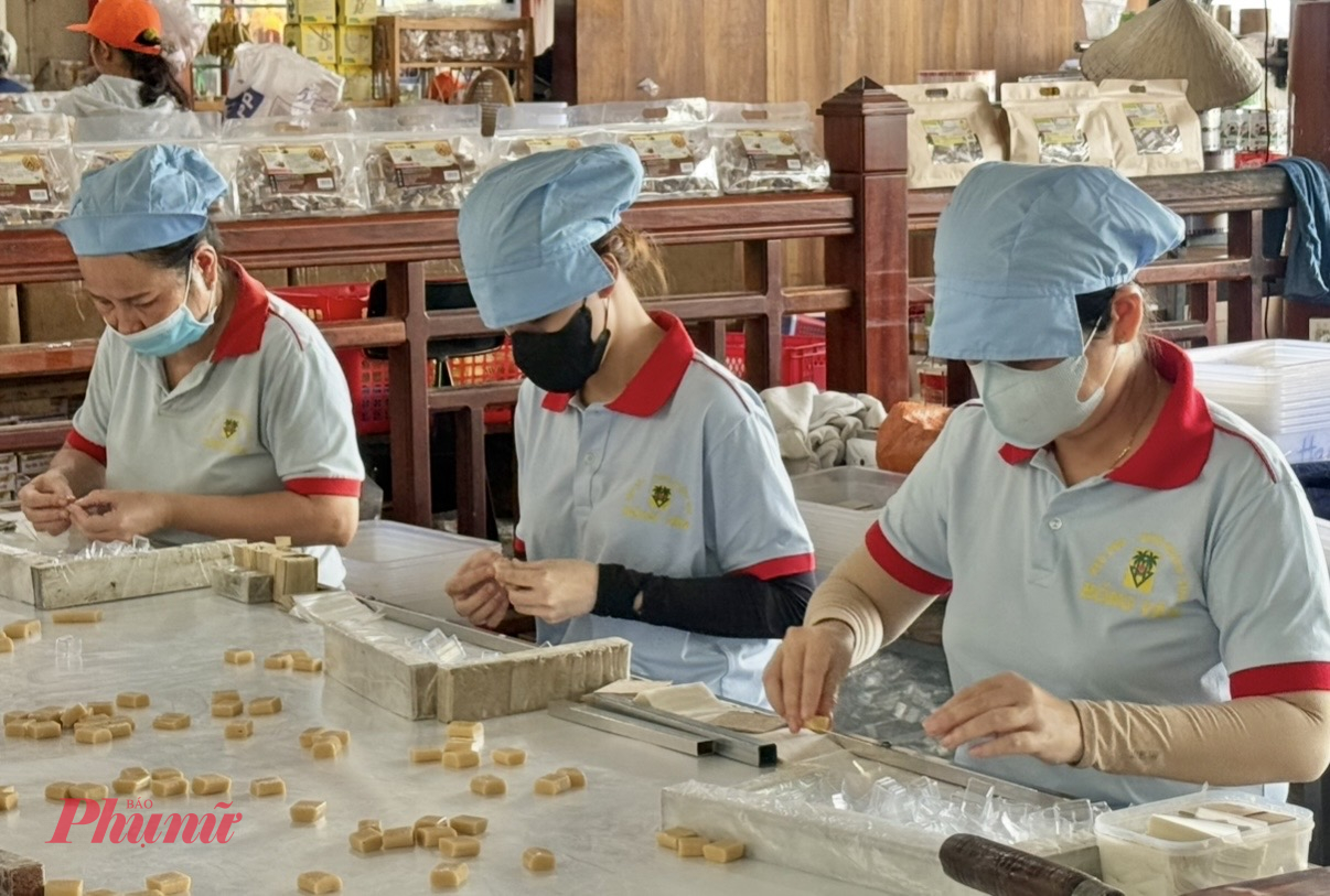 Dù có kinh nghiệm, lao động trung niên vẫn khó tìm việc do yêu cầu cao về kỹ năng, công nghệ và sự thích ứng nhanh trong môi trường làm việc hiện đại - Ảnh: Thanh Tâm