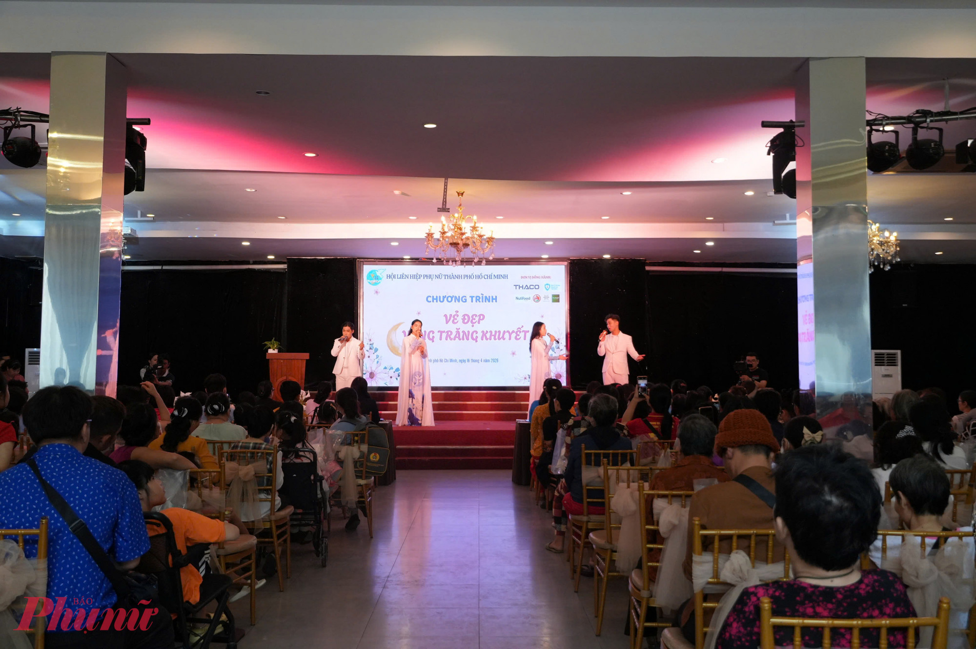Sáng 16/4, Hội LHPN TPHCM tổ chức chương trình “Vẻ đẹp vầng trăng khuyết” năm 2026 tại nhà hàng Đông Hồ Eden (phường Hòa Hưng, TPHCM).