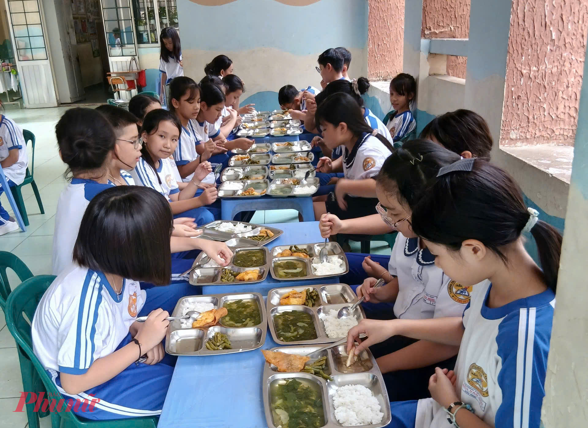 Bữa ăn học đường tại một trường mầm non