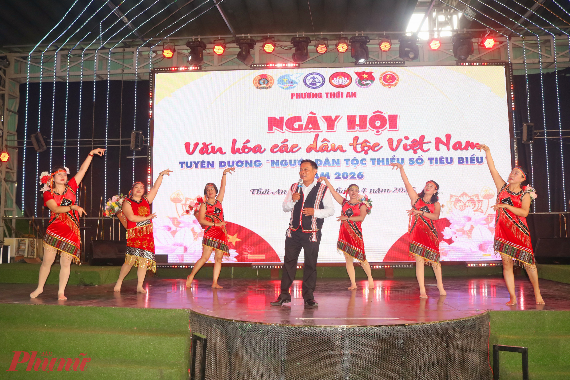 Tiết mục ca múa Sông Đắk Rông mùa xuân về - Ảnh: Mẫn Nhi