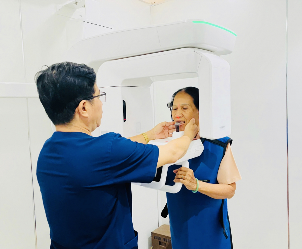 Hội viên phụ nữ TPHCM thăm khám sức khoẻ răng miệng. Ảnh: PP