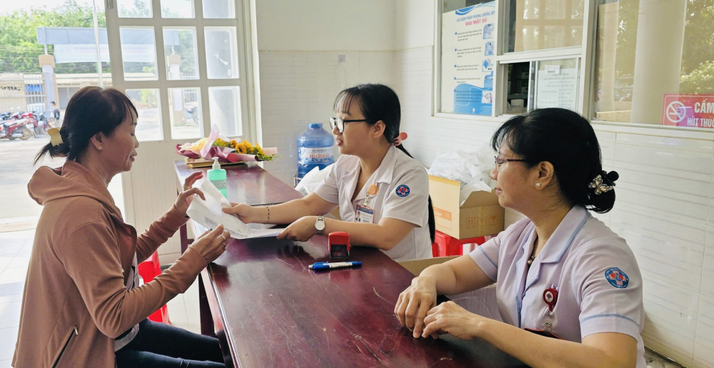 Hội viên phụ nữ tích cực đến thăm, khám sức khoẻ. Ảnh: PP