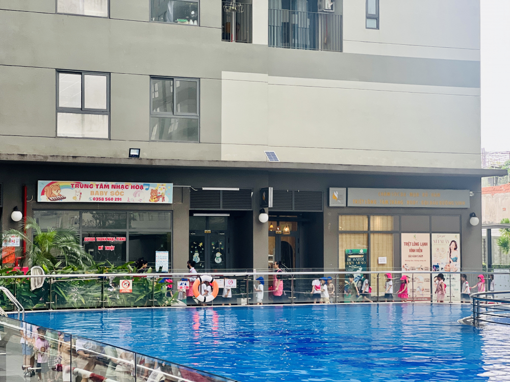 Cư dân phản ánh nước hồ bơi từng bị ảnh hưởng do sự cố vệ sinh, tuy nhiên chỉ sau khi có ý kiến gay gắt từ nhiều cư dân, Ban quản trị và Ban quản lý mới tiến hành thay nước toàn bộ hồ bơi. Ảnh: Cư dân cung cấp.