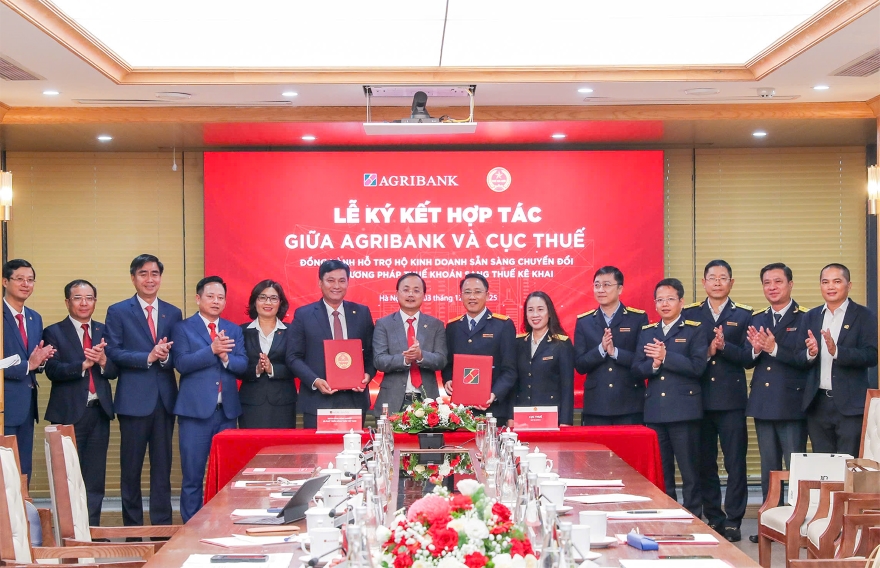 Agribank ký kết hợp tác cùng Cục Thuế hỗ trợ hộ kinh doanh chuyển đổi sang thuế kê khai - Ảnh: Agribank