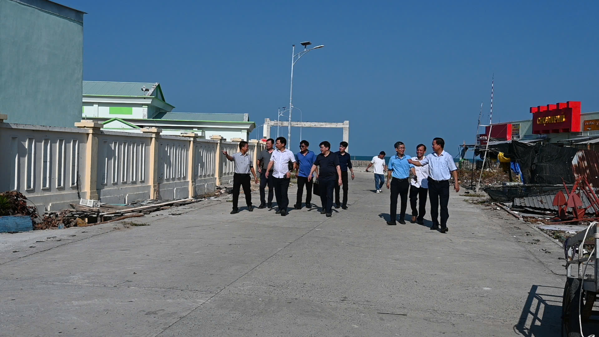 Đoàn công tác EVNSPC kiểm tra thực tế tình hình cung cấp điện tại đảo An Sơn – Nam Du, thuộc đặc khu Kiên Hải - Ảnh: Thùy Trang