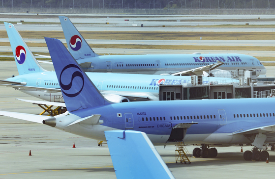 Máy bay của hãng Korean Air đậu tại sân bay quốc tế Incheon, Hàn Quốc vào ngày 16/4 – Ảnh: YONHAP