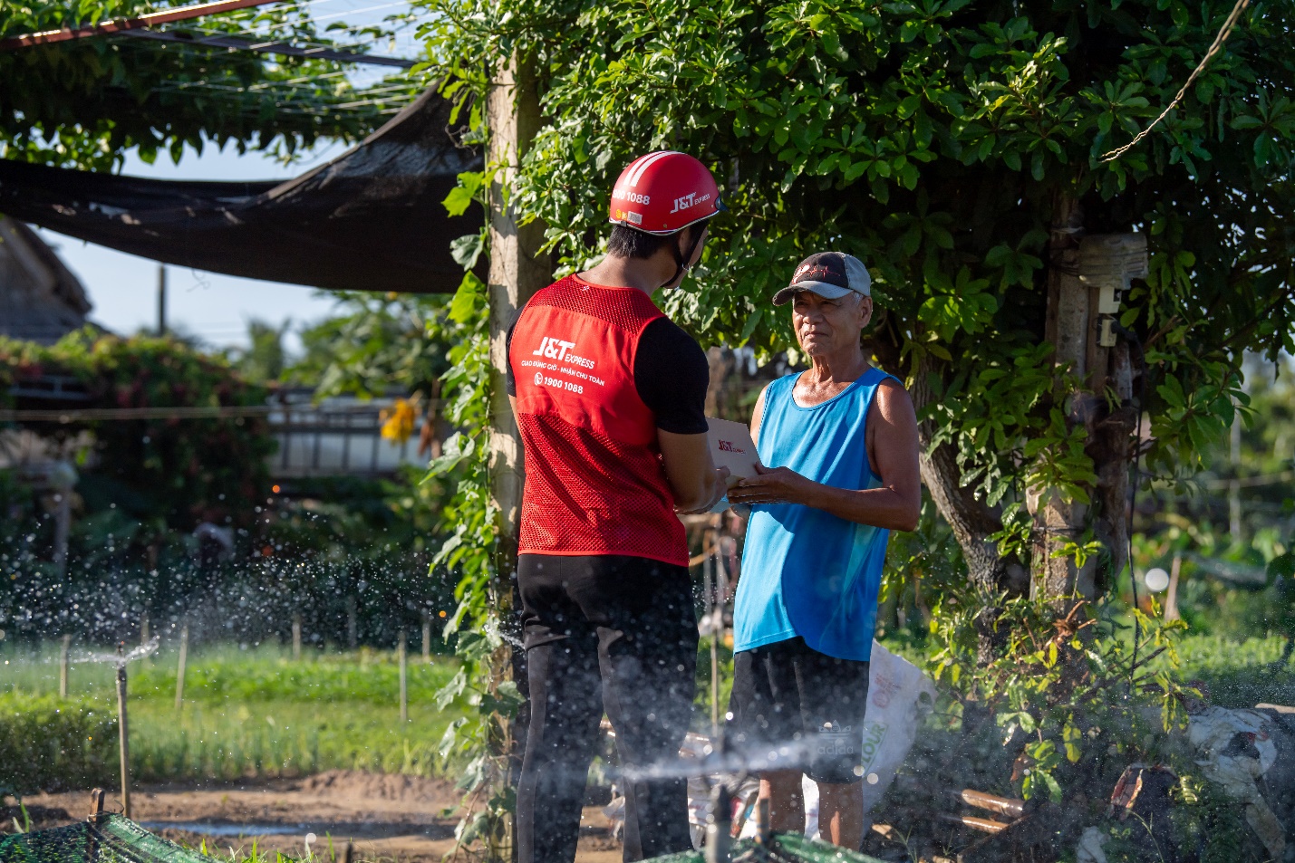 App khách hàng cá nhân J&T Express đơn giản hóa thao tác phù hợp với cả những người không thành thạo công nghệ - Ảnh: J&T Express