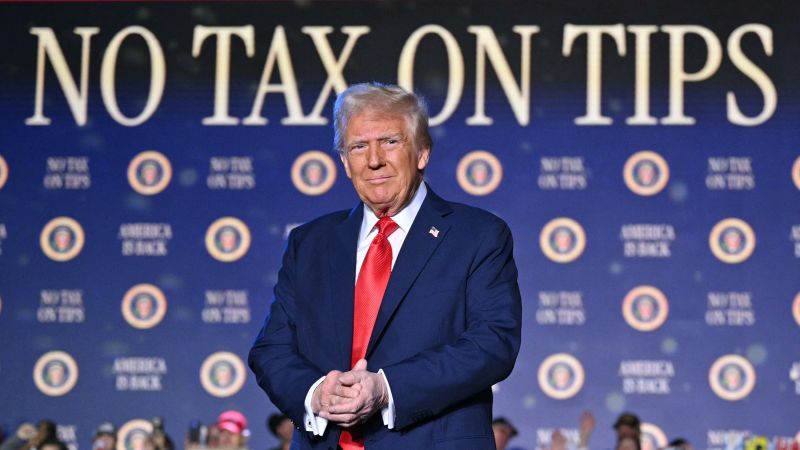 Miễn thuế tiền tip giúp lao động Mỹ nhận hoàn thuế kỷ lục - Ảnh: Mandel Ngan