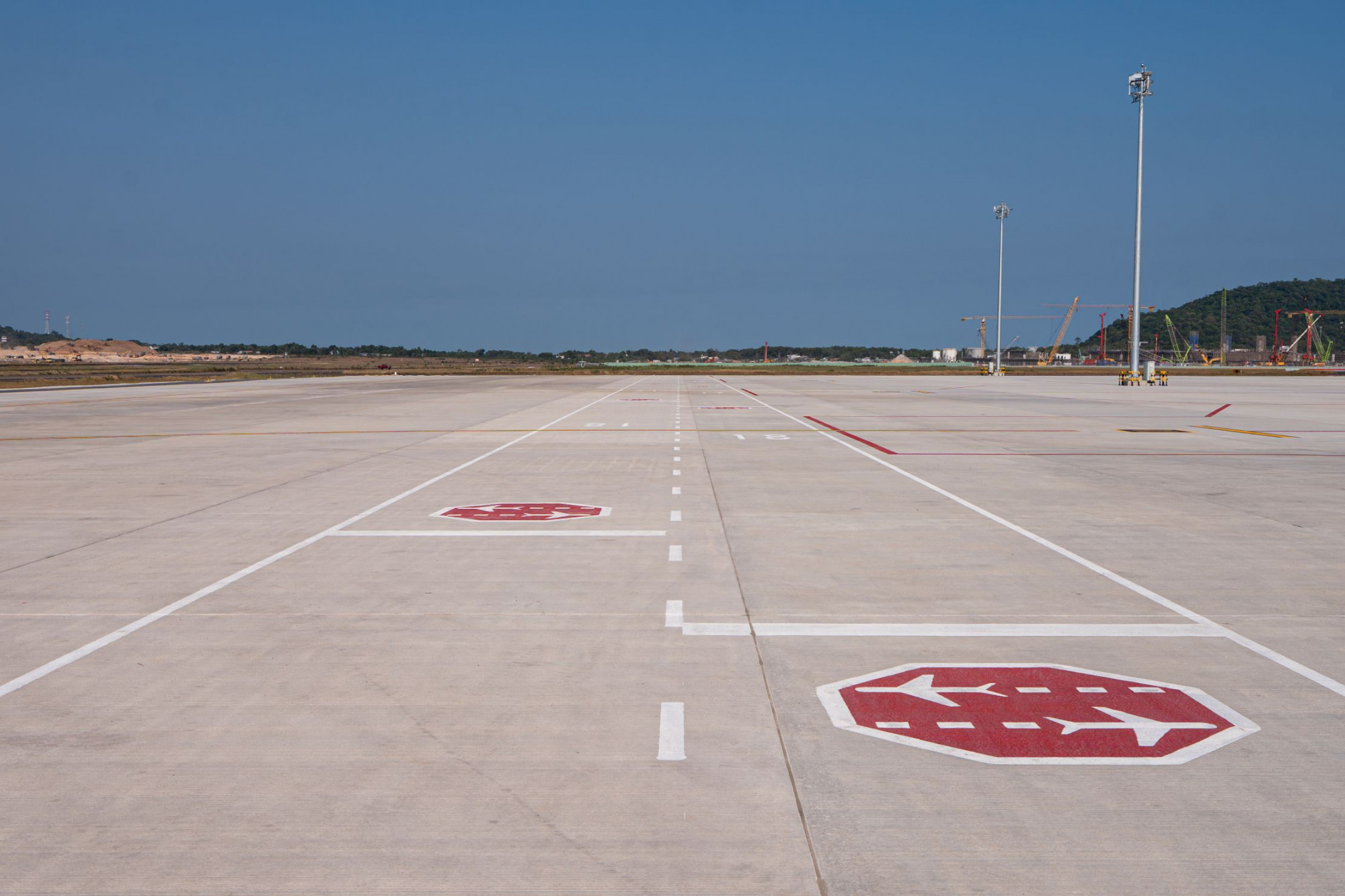 sân đỗ 1C được triển khai với tốc độ vô tiền khoáng hậu, chỉ vỏn vẹn 3 tháng kể từ ngày khởi công thì sân đỗ này đã hoàn thành. 