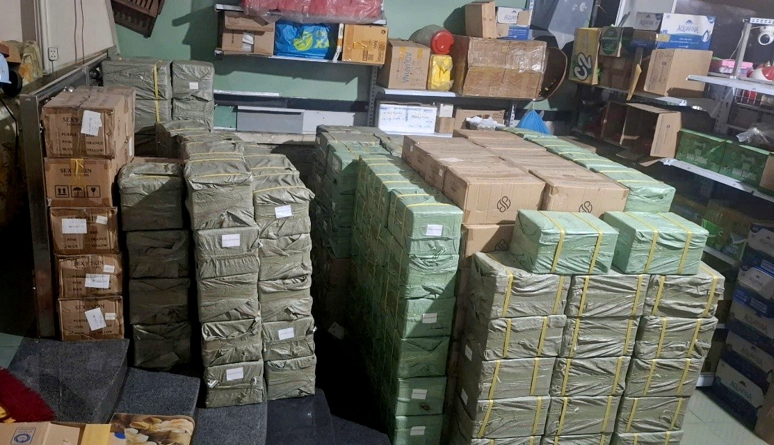 Lô sửa tắm nhập lậu từ Pháp - Ảnh: Mạnh Cương