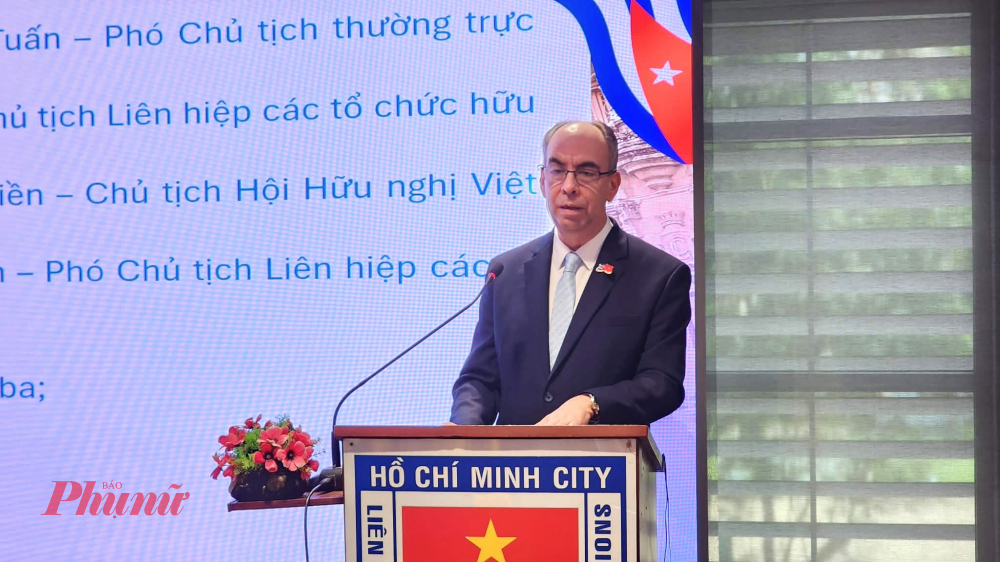 Ông Rogelio Polanco Fuentes - Đại sứ Cuba tại Việt Nam phát biểu trong buổi họp mặt