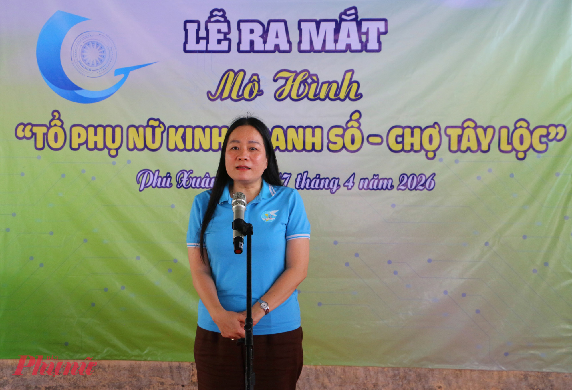 Bà Trần Thị Kim Loan- Chủ tịch Hội LHPN TP Huế phát biểu.