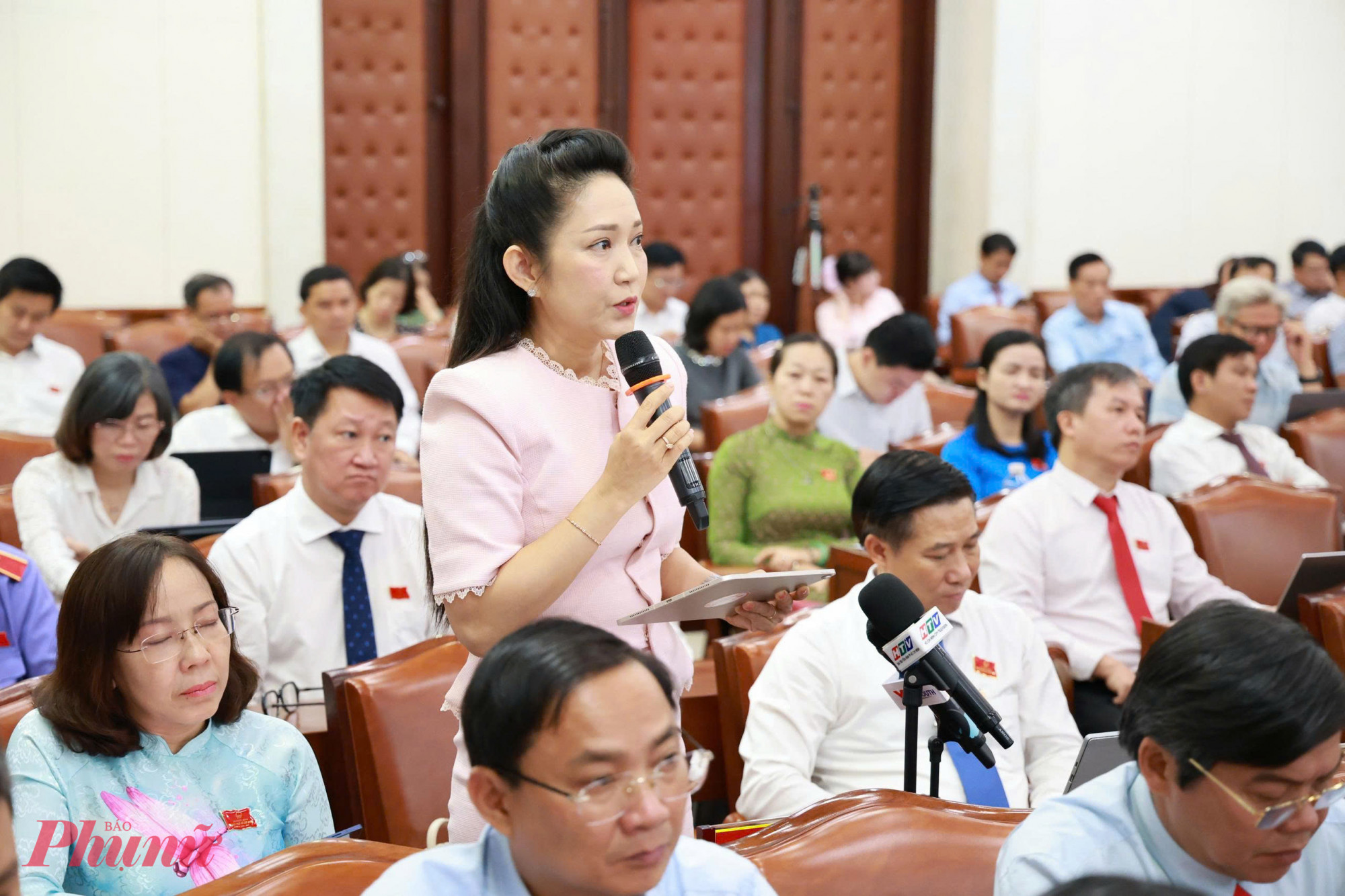 Bà Nguyễn Thị Thanh Thuý - Đại biểu HĐND TPHCM phát biểu ý kiến tại kỳ họp - Ảnh: Thanh Tâm