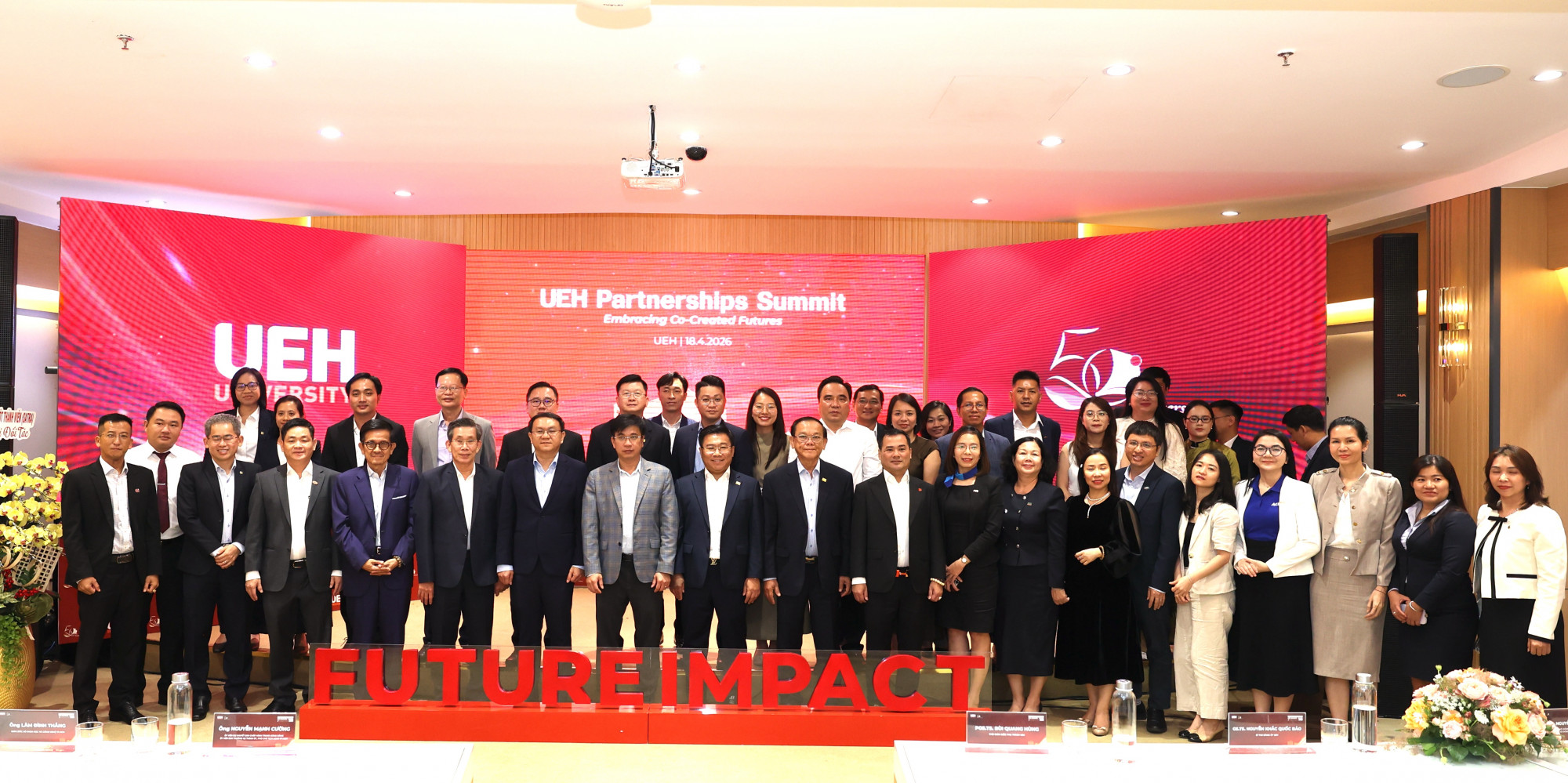 Đại học Kinh tế TPHCM ra mắt mô hình hợp tác 5 bên: Nhà nước - Nhà trường - Doanh nghiệp - Cộng đồng - Môi trường - Ảnh: UEH