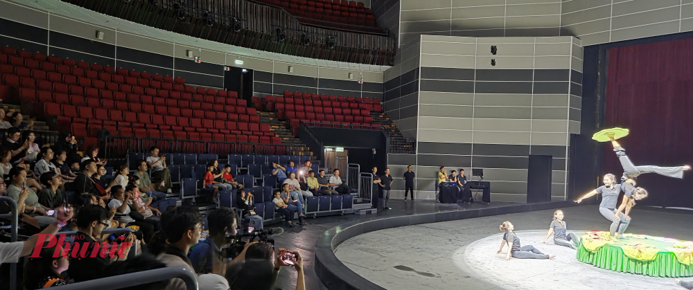 Sân khấu chính có 2.000 chỗ ngồi