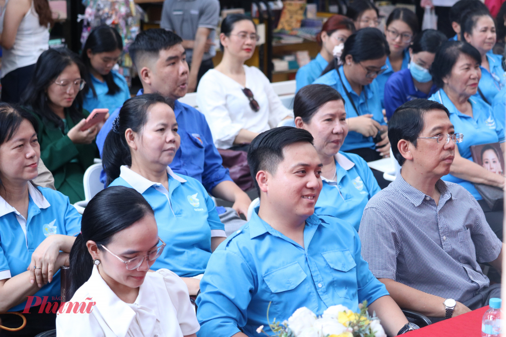 Buổi ra mắt sách nhận được nhiều sự ủng hộ từ đông đảo khách tham gia tại Đường Sách TPHCM