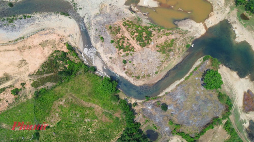 Theo tìm hiểu của Báo Phụ nữ TPHCM Dự án Khu du lịch suối Voi do Công ty TNHH Đầu tư thương mại và dịch vụ Hoa Lư - Huế (viết tắt là Công ty Hoa Lư - Huế) làm chủ đầu tư với tổng mức đầu tư ban đầu là 1.020 tỉ đồng trên diện tích khoảng 51,79ha. Dự án này được triển khai trên khu du lịch tự nhiên suối Voi (thuộc xã Lộc Tiến).