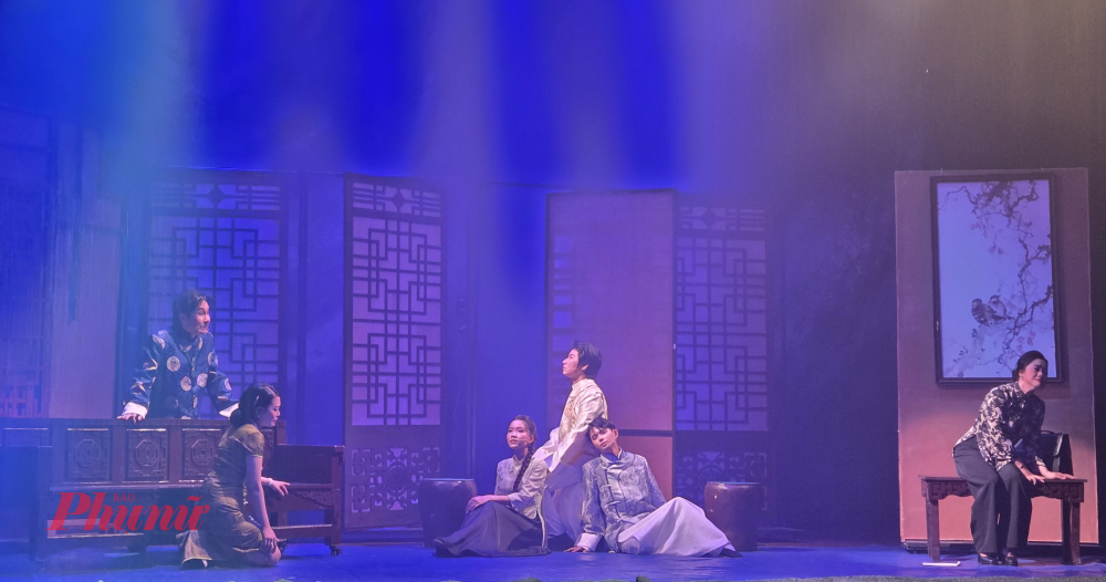 Bi kịch gia đình và xã hội của Lôi vũ