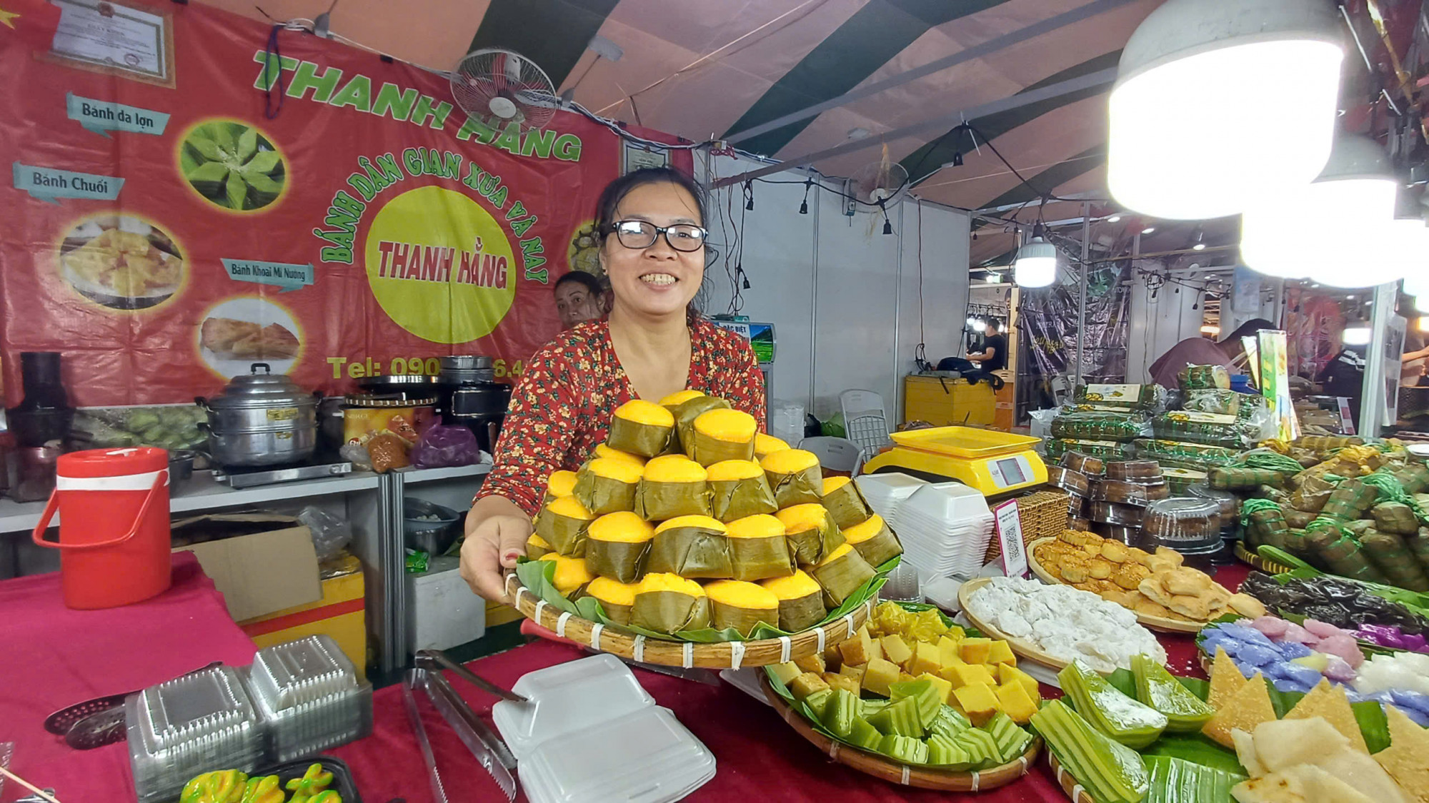 Dịp này, Hội LHPN tỉnh Cà Mau tổ chức cuộc thi các loại bánh ngon làm từ hạt gạo. Ảnh: CTV