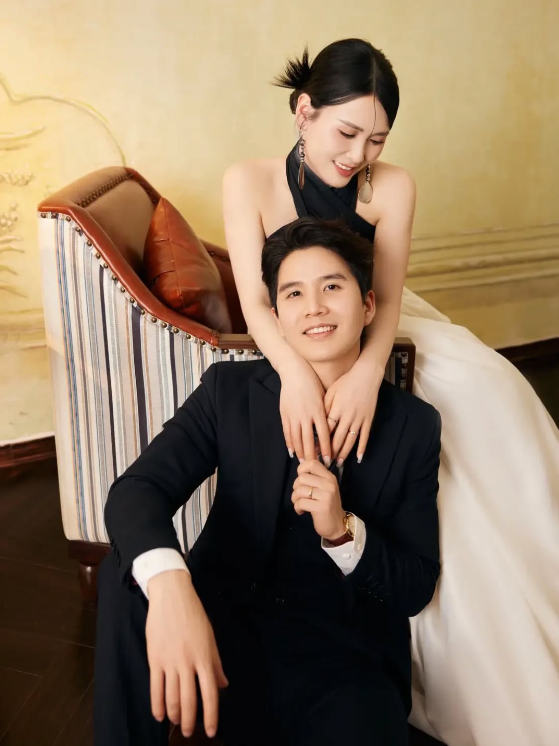 Sau chưa đến 1 năm quen biết, cặp đôi chính thức về một nhà