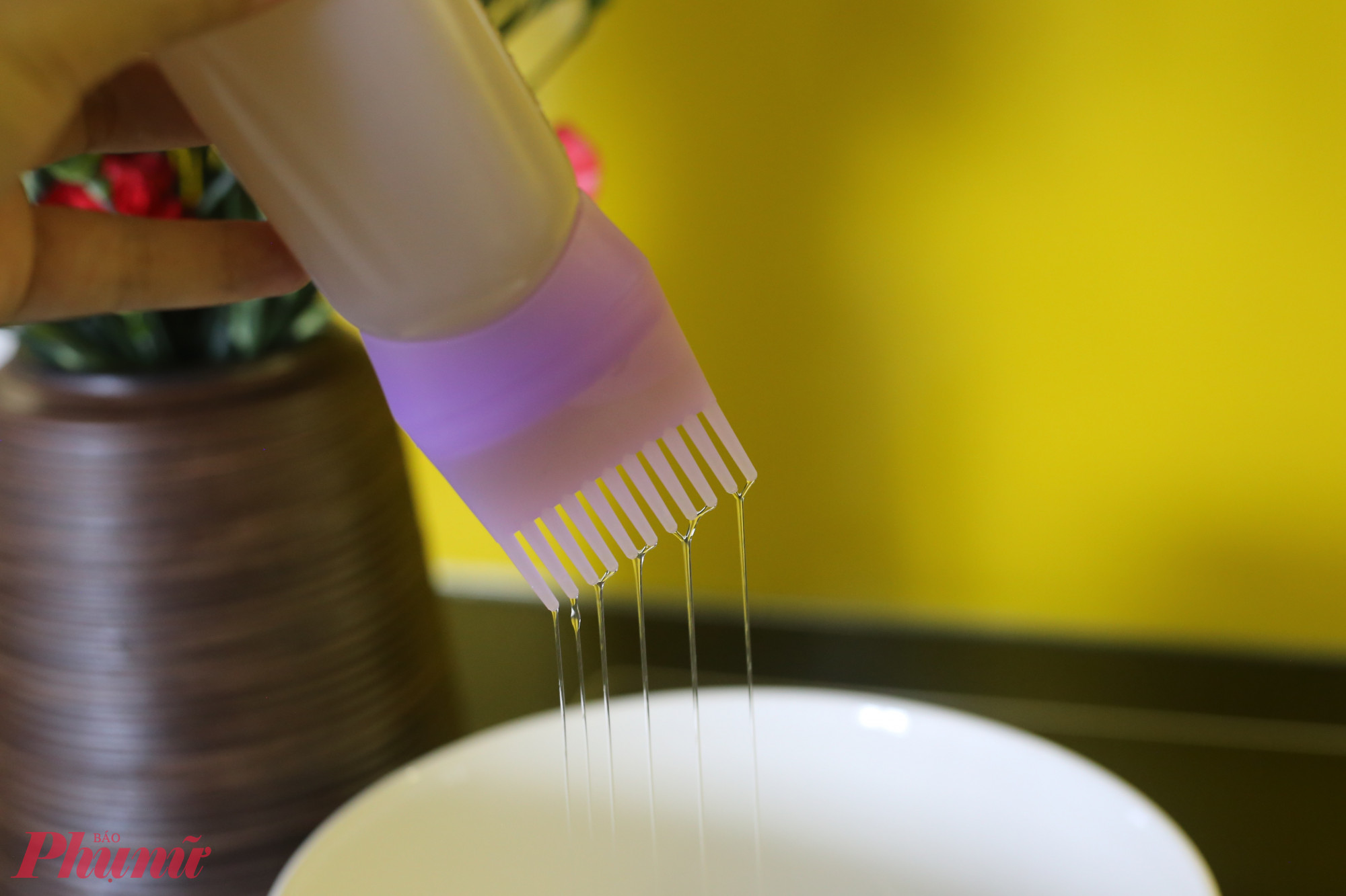 Nên mua chai đựng dung dịch ủ chuyên dụng như này để quá trình 