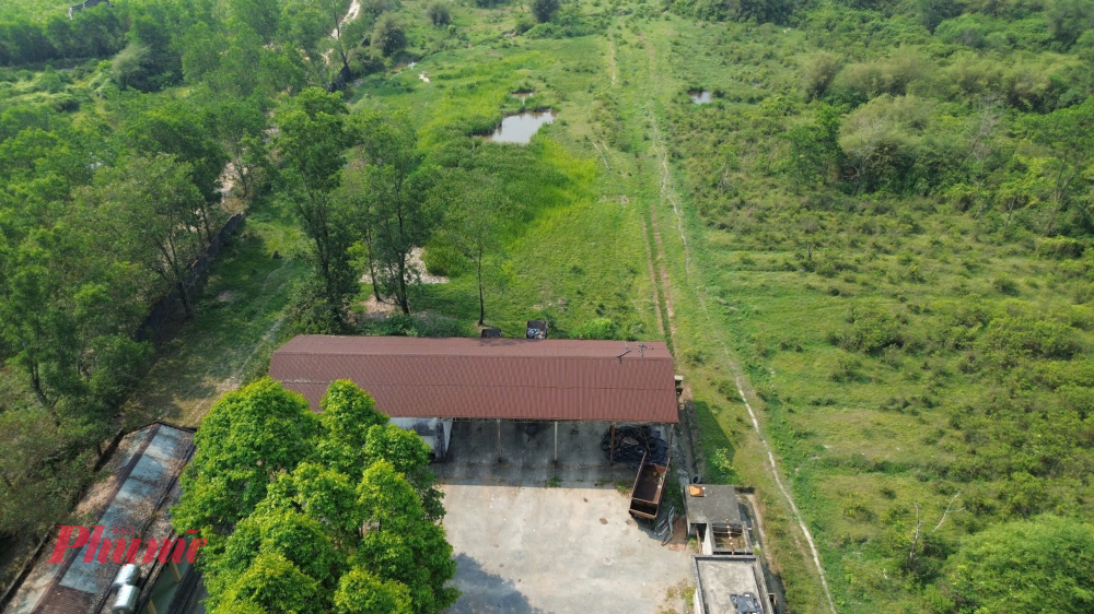 Theo thiết kế, khu xử lý rác ở Lộc Thủy đạt tiêu chuẩn bãi rác hợp vệ sinh với các khu chôn lấp rác thải sinh hoạt, rác thải nguy hại và hệ thống điện nước, giao thông, các công trình phụ trợ, nhà điều hành... Riêng bãi chôn lấp rác có các ô chôn lấp, hồ xử lý nước rỉ rác, hệ thống chống thấm được xây dựng theo công nghệ hiện đại. Tuy nhiên hiện tại tất cả các hệ thống xây dựng tại Khu xử lý rác thải rắn này vẫn  nằm “án binh bất động”, không có dấu hiệu thu gom xử lý rác thải.