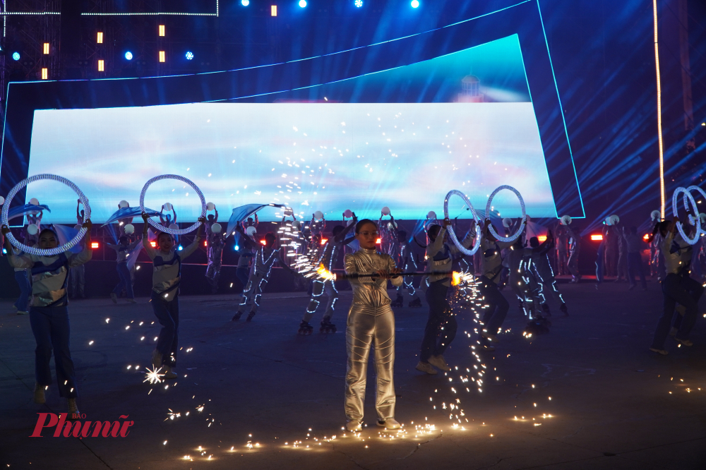 Các tiết mục đồng diễn thể hiện sự phối hợp nhịp nhàng và chuyên nghiệp.