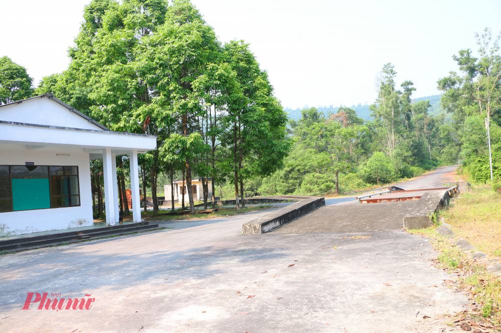 Khu xử lý chất thải rắn này có diện tích gần 27ha, khi đi vào vận hành sẽ xử lý được toàn bộ lượng rác thải của 18 xã, thị trấn trên huyện Phú Lộc cũ, trung bình 1 ngày sẽ xử lý  hơn 130 tấn rác, trong đó có 15 tấn rác nguy hại.