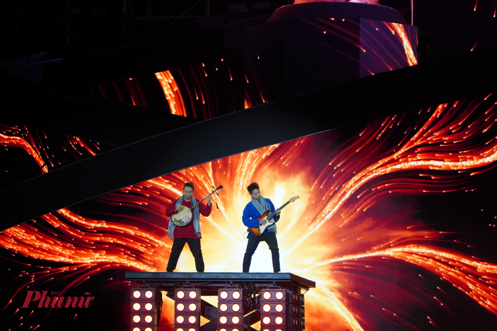 Tiết mục mang đậm âm hưởng dân gian, tái hiện bản sắc văn hóa truyền thống.