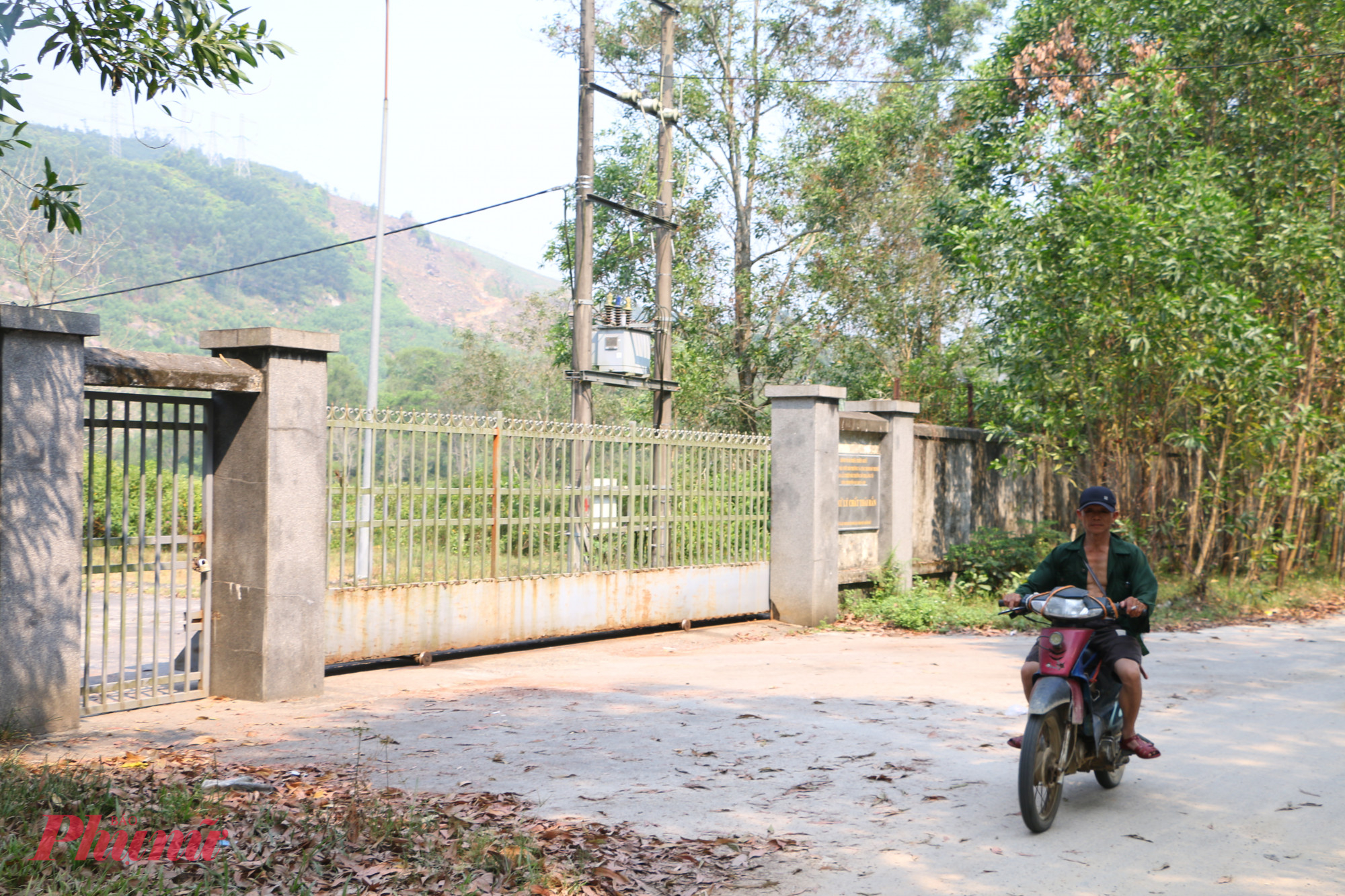 Công trình Khu xử lý rác thải rắn Lộc Thủy (xã Chân Mây - Lăng Cô, TP Huế) được đầu tư xây dựng hơn 3,4 triệu USD nhưng phải dừng hoạt động sau vài năm vận hành